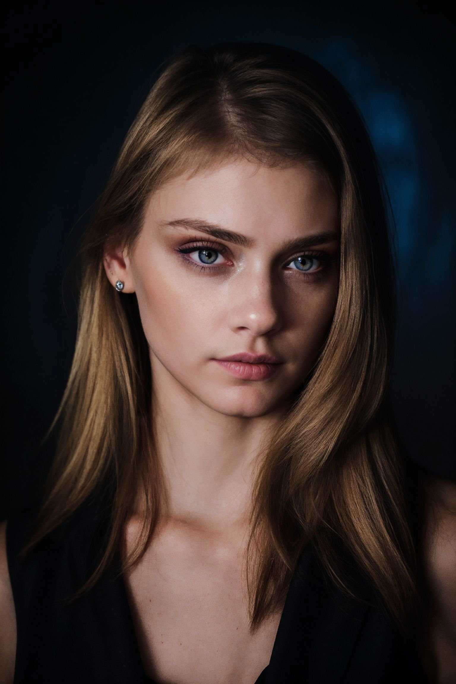 <lora:HannahHays_v1.0:1> a (((Realistic))) Full Portrait Photo of a realistic woman in a dark theme, simple background, vogue, focus, confident, staring, poised, focused, looking to the side, detailed blue eyes, detailed face, detailed pupils, detailed iris, detailed cheekbones, detailed lips, blonde