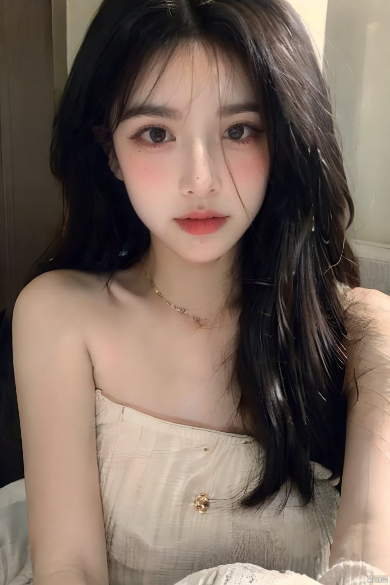 masterpiece, best quality, 1girl， black hair, looking at viewers, happy, Shallow smile, exquisite makeup, lipstick,side, whole body, soft light, dark style, night style, extremely detailed wallpaper,perfect lighting, depth of field，Clear facial features, focusing on the eyes,