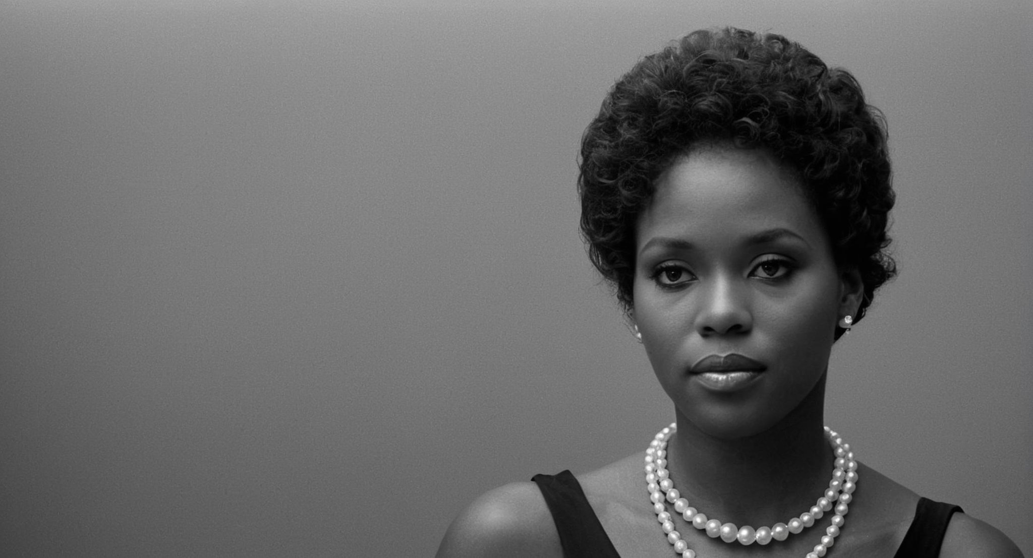 analog film photo of  <lora:Cinematic Vintage Hollywood Film Style:1> sharp detailed, a black woman with a pearl necklace and a pearl necklace Cinematic Vintage Hollywood Film Style, faded film, desaturated, 35mm photo, grainy, vignette, vintage, Kodachrome, Lomography, stained, highly detailed, found footage