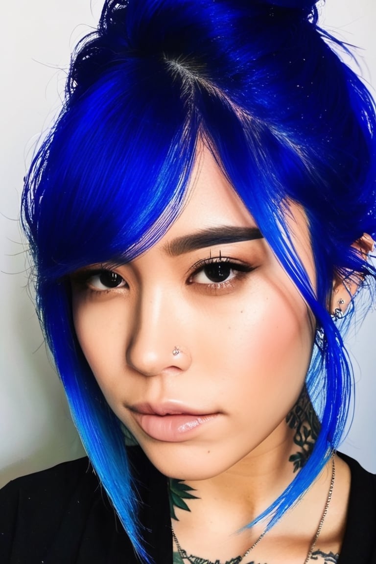 inner colored hair、The tattoo、piercings、Street fashion