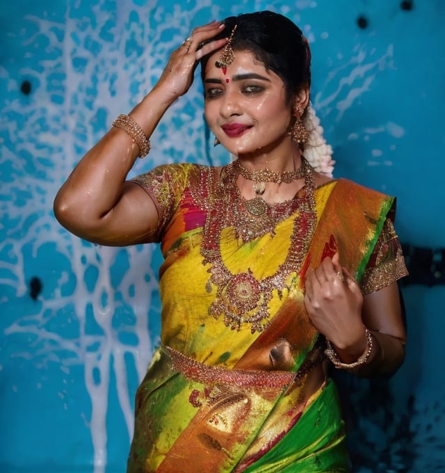 a woman in a sari with a necklace on her neck, a character portrait by Manjit Bawa, behance contest winner, bengal school of art, smile, happy, studio portrait, maximalist, studio photography,
, featured on instagram, samikshavad, elegant, rich color palette, 1920s

  ((wet clothes, wet hair, bathing in water, face focused, skin pores, long sleeve blouse, saree , detail face, )),wet hair,girl wearing indian saree,aliabhatt,SoakingWetClothes