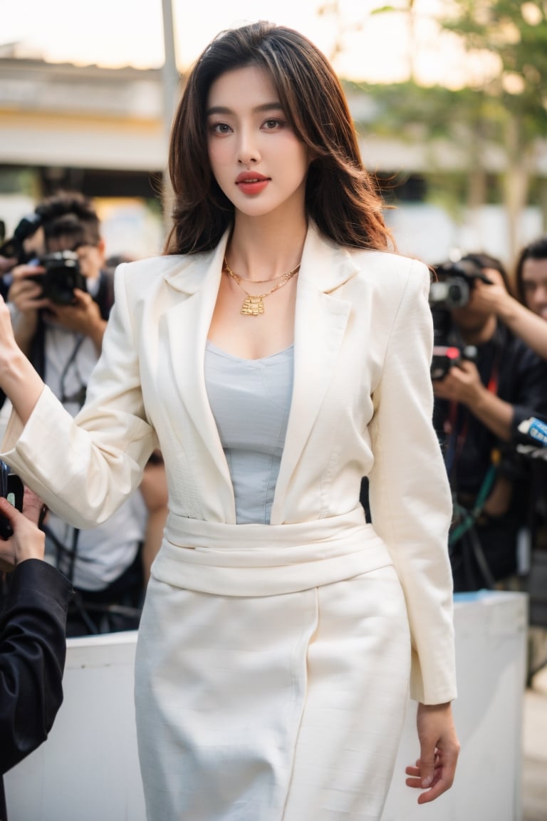 Best quality, masterpiece, ultra high res, (photorealistic:1.4), raw photo, front view, (perfect body, upper body, photo from the knee), ((full frontal shot of a beautiful white skin girl wearing a gorgeous luxurious dress, luxurious gold necklace, She was surrounded by reporters taking photos at a celebrity press conference)), looking_at_viewer, bussiness jacket