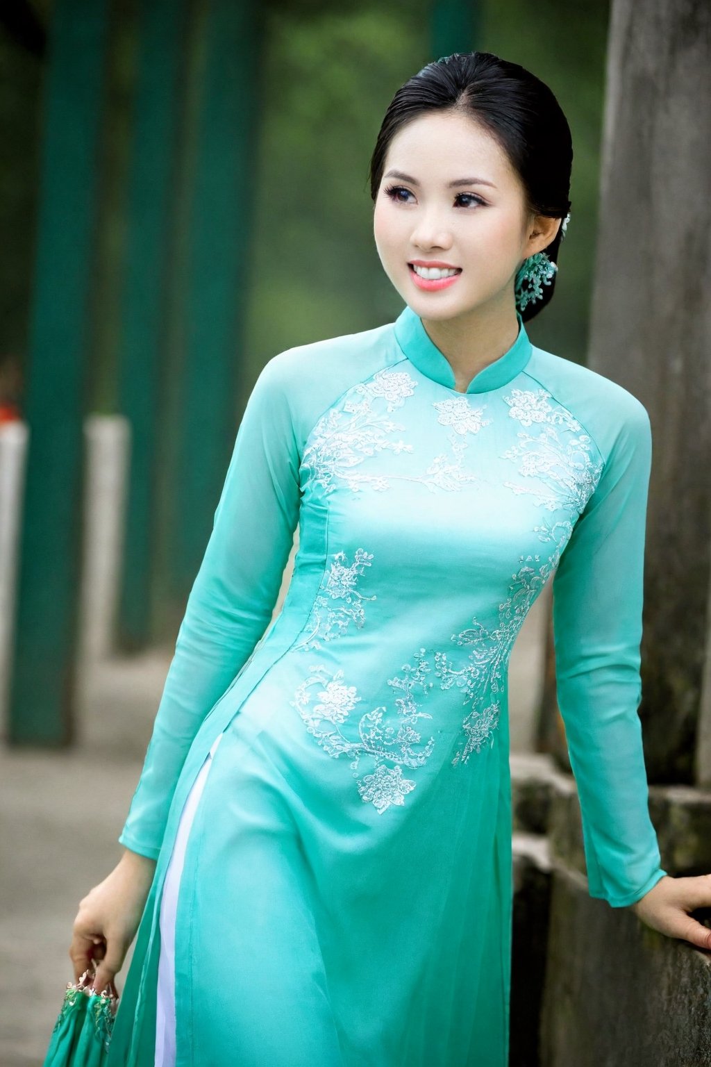 A VietNam girl in ao Dai.. 