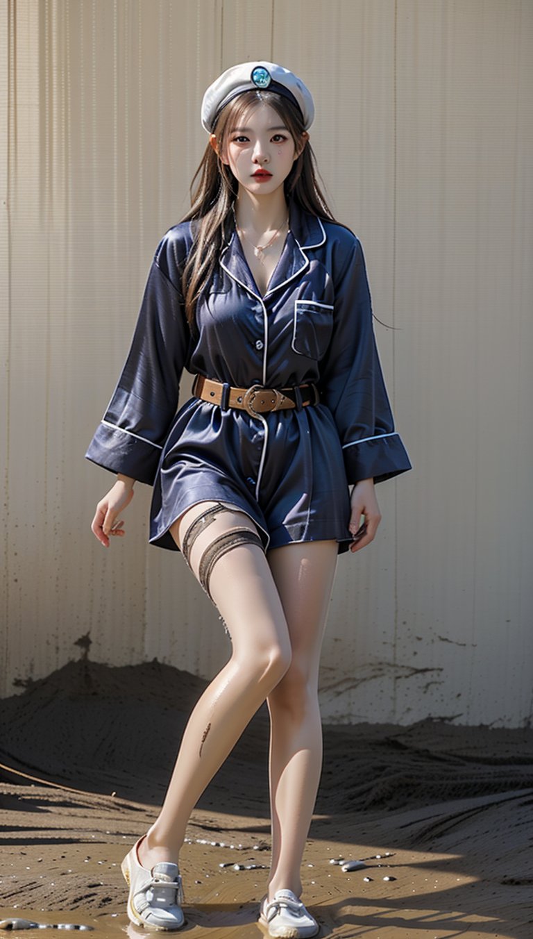 A Korean woman wearing a sailor hat, silk scarf, necklace, ring, bracelet, sexy pajamas, S-belt, pantyhose and canvas shoes. Her face was covered in mud in the mud!