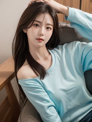 (1 cute Korean star) Shoulder-length hair, light makeup, green shirt, selfie, fron in the house, clear facial features of Canon EOS, realistic photo with 8K high resolution, crisp and vivid details.