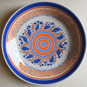 fnxipltz, a plate with a blue and orange design on it