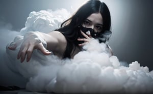 A sinister hand is coming out of a cloud of realistic white mist,SmokeAnywhere, intrincado, Epic creepy realistic, fondo negro