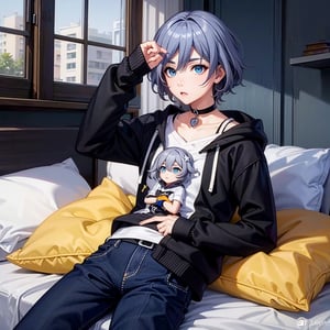 short hair,bigeyes,white hair,black hoodie,the bed,fu hua