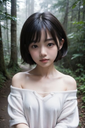 主：(deep in the misty woods),(((face photo))), 人：1litte 1kid 7yo gril (Child:1.2), 優：With a very high artistic composition style, 髮：(((short hair))),(((bangs))),(((Well-defined hair strands:1.4))), 服：(Off-the-shoulder),deep V neckline,