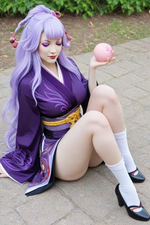 In the photo, a cosplayer plays the role of Kidomaru in Onmyoji. She has long lavender hair and her eyes are slightly closed, as if she is thinking about something. She was wearing a purple-based Chinese-style dress with complex patterns and Chinese characters on it, and a golden belt around her waist, which added a bit of majesty. She wore white knee-high socks on her legs and a pair of black shoes on her feet, with a small pink ball as decoration on the upper. The whole look gives people a mysterious and powerful feeling, as if she is Kidomaru who controls everything.
