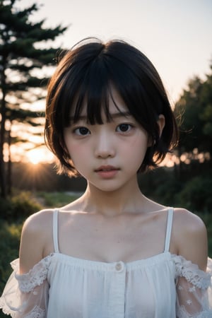 主：(Misty woods under sunset),(((face photo))),
人：1litte 1kid 7yo gril (Child:1.2), Korean beauty,
優：With a very high artistic composition style,Film photo texture,
髮：(((bangs))),(((bright short hair))),
服：Off-the-shoulder,Open collar sheer tulle,