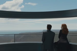 Tony Stark y Natsaha Romanoff observando el horizonte desde el balcón de su mansión. Toma panorámica,photo r3al