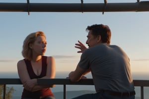 Tony Stark y Natsaha Romanoff (Scarlet Johansson) observando el atardecer desde el balcón de su mansión. Toma panorámica,photo r3al