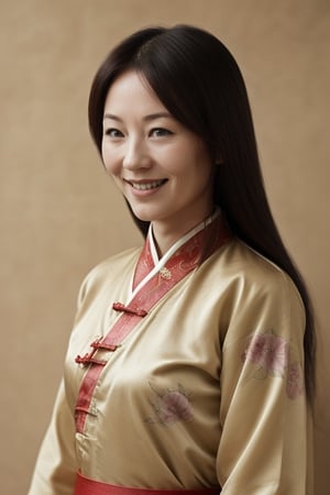 
Ancient China
Female
Long hair
Around 40 years old
Upper body
Neat clothing
Sideways
Smiling