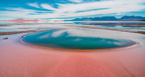 Masterpiece, highest quality, 8k high quality photos, perfect details, perfect composition, ultra high definition, the sky of the Salt Lake of Uyuni,