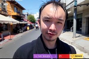 1boy, solo, brown eyes, portrait, looking at viewer, rnhg, (Thinning hair baldness), fake screenshot, phone screen, 
 RGB, male streamer, (live chat overlay), En plein air, External distribution, Massive Comments