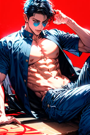 solo, fondo de la aldea konoha, mangas cortas, 1 hombre adulto, enfoque masculino, pantalones oscuros,,gafas, cabello rosado, musculoso, showing muscle, {{upper torso focused}}