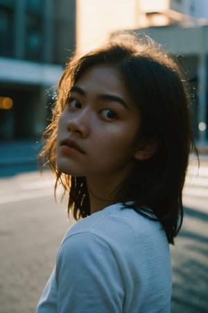 realistic,portrait,film grain,sunlight,shadow,dark,woman,grim,messy hair,light,grainy,real photo,outdoor,grainy,detailed,real skin,lightshapes