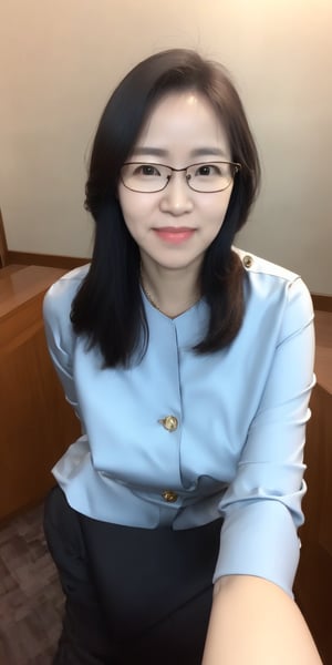 A professional therapist with long hair,Wearing women's glasses. She is a professional therapist with a cheerful personality, a bit of elegance, a charming smile, but a strong personality..Wearing women's glasses.