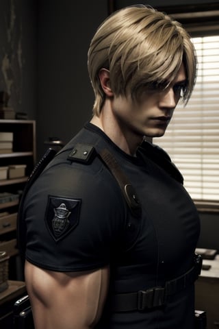 RE4Leon Blonde man, Tall and strong man dressed as SWAT uniform black, he got Blonde hair, Blonde men. SWAT uniforme of usa black
