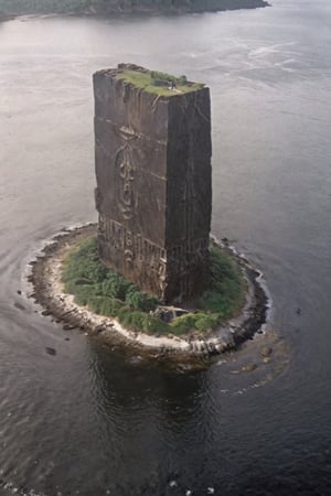 Low quality photos, footage taken by accident, old photos,Handheld camera images, subtitles, time stamps,
Aerial view of a huge jet-black monolith protruding from an uninhabited island, seen from above, the monolith is decorated with mysterious and mechanical geometric patterns, creating a striking contrast to the natural environment of the island ,VHSfootage,DonMSt34mPXL,island