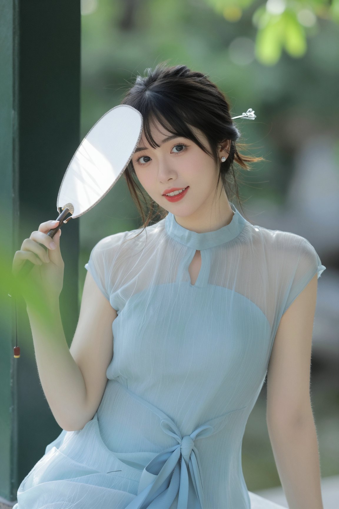 一位年轻女性坐在户外绿意盎然的环境中,  她身穿一件浅蓝色无袖高领连衣裙,  裙子材质轻盈柔软带有细腻褶皱和光泽感 by LazyAI.creator on Tensor.Art