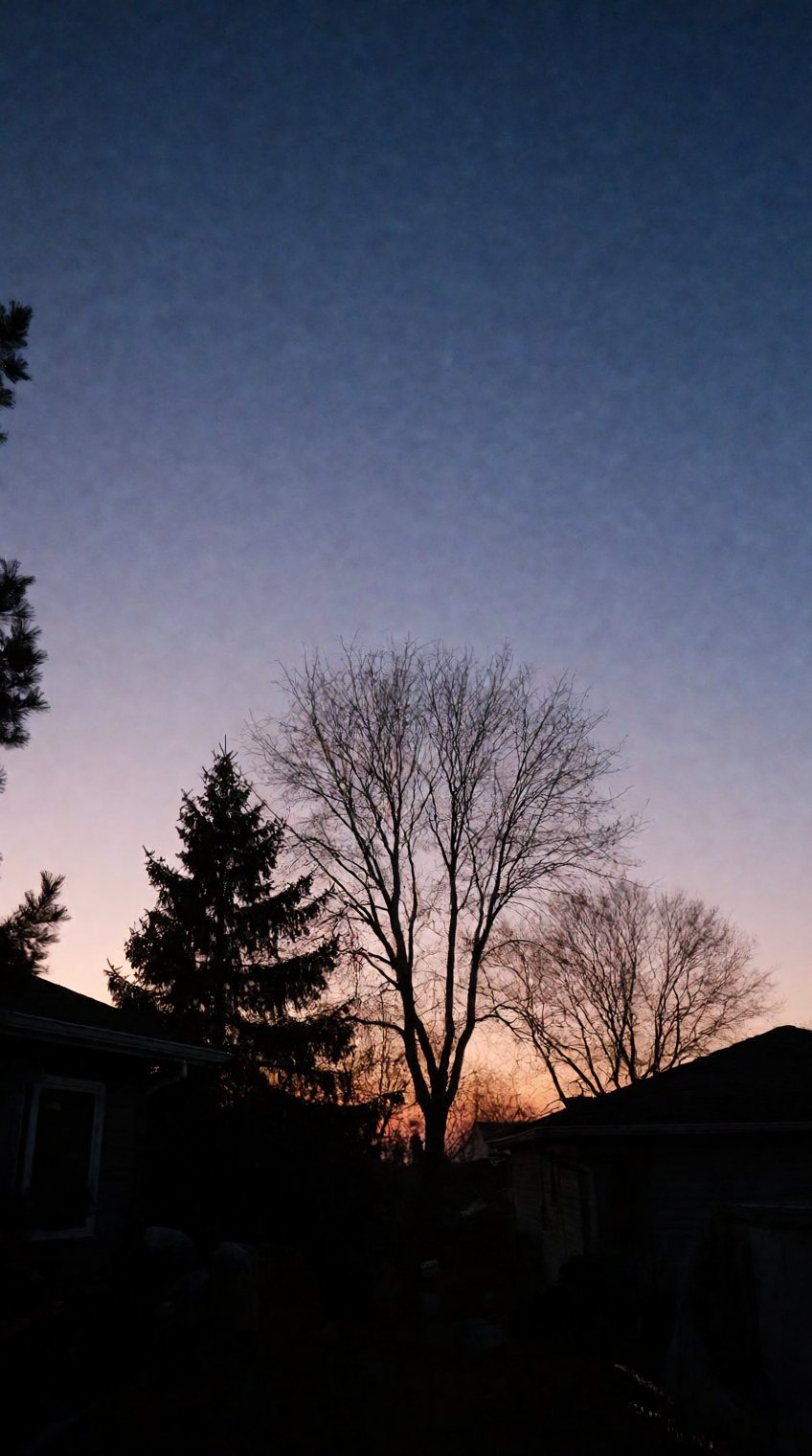 Tranquil twilight,  gradient sky,  deep blue top by patrik 🐈 on Tensor.Art