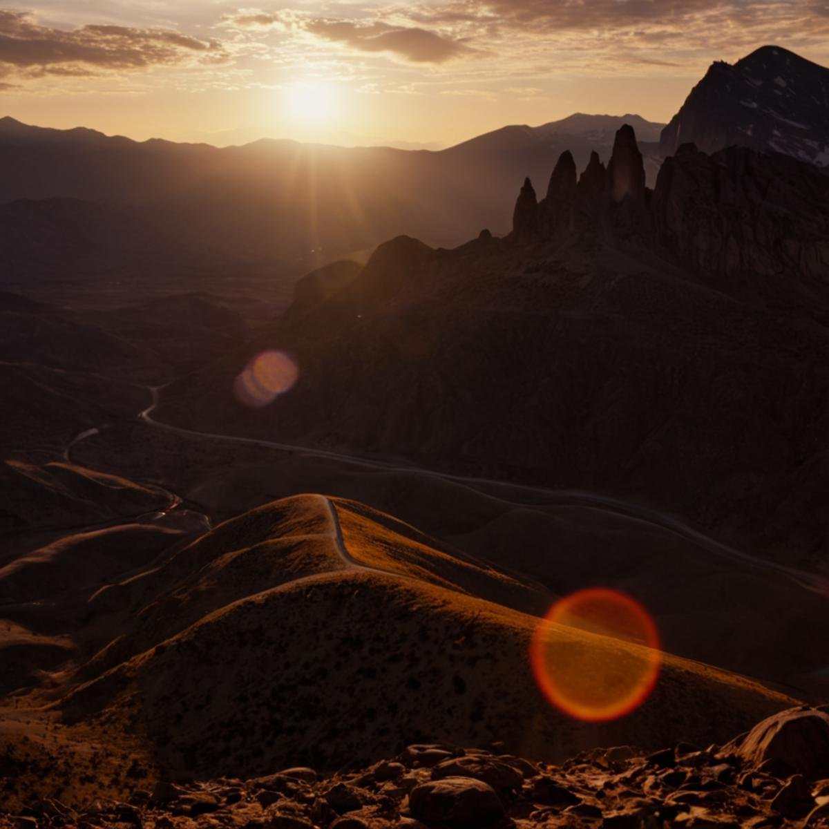 cinematic film still of 1 realism Chiaroscuro Lighting Style Anamorphic lens flare reflection a sunset scene with a mounta...