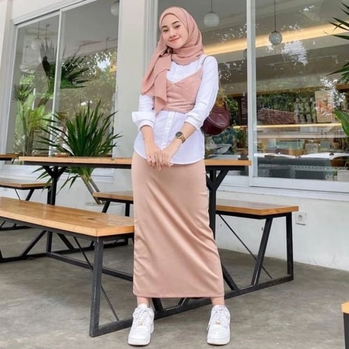 Realistic Hijab Full Body by user_803306433931215810 on Tensor.Art