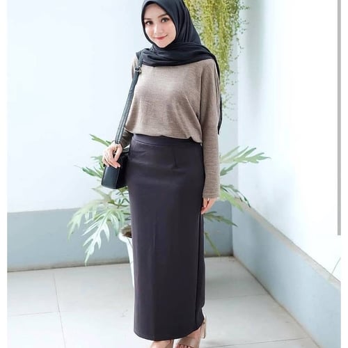 Realistic Hijab Full Body by user_803306433931215810 on Tensor.Art
