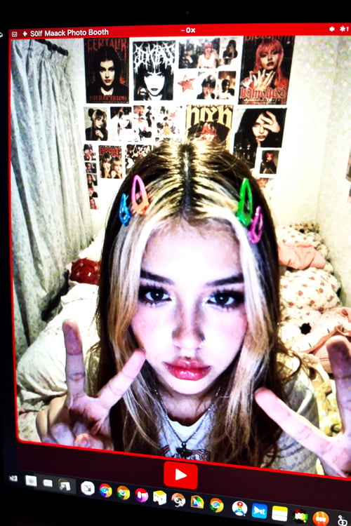 [LuisaP❤️] KREA2 - WEBCAM by Alex on Tensor.Art