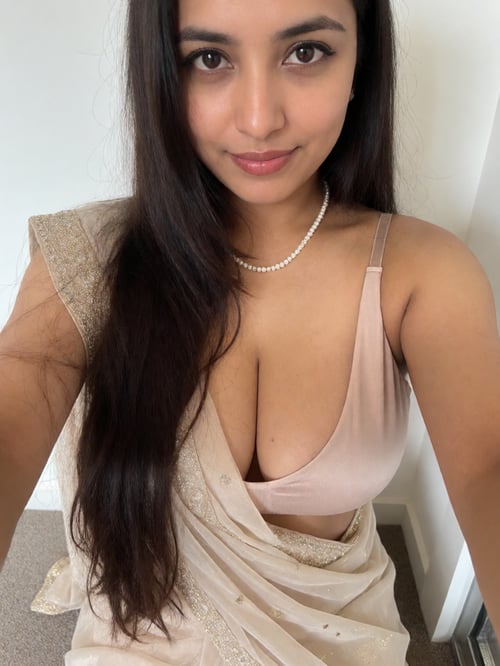 Voluptuous desi Woman by AiQueen on Tensor.Art