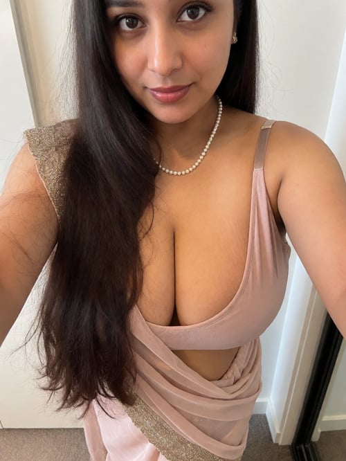 Voluptuous desi Woman by AiQueen on Tensor.Art
