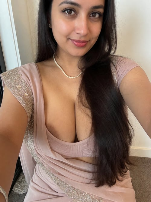 Voluptuous desi Woman by AiQueen on Tensor.Art