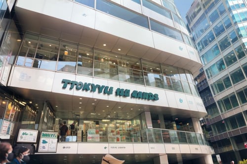 東急ハンズ三宮店前 In front of Tokyu Hands Sannomiya store SD15 by swingwings on Tensor.Art