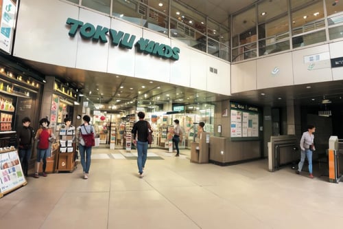東急ハンズ三宮店前 In front of Tokyu Hands Sannomiya store SD15 by swingwings on Tensor.Art