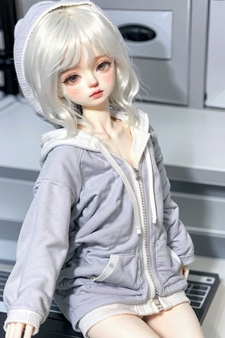 EpicDoll, 1girl, wavy short hair, looking_at_viewer, white hair, wear hoodie