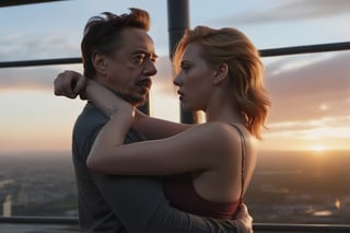 Tony Stark y una sensual Natsaha Romanoff (Scarlet Johansson) observando el atardecer desde el balcón de su mansión. Toma panorámica,photo r3al,scarlett johansson