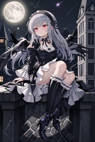 score_9, score_8_up, score_7_up, women, suigintou, solo, long hair, red eyes half closed, expression of sadness, tears, crying, dress, boots, long sleeves, grey hair, gothic hairband, black footwear, frills, bangs, black long dress , dress with drawing large white crosses on the edges, gothic dress, confident smile, closed mouth, black ribbon, high quality, late, black neck ribbon is tied around her neck, wearing tight boots, full leg boots, with high heels, clothes with purple highlights , high lights, light aura, wings, black plumage, wings with black plumage, sitting quietly on the edge of a building watching the full moon, night with a star, full moon, wings, black plumage, flower hair ornament, black wings